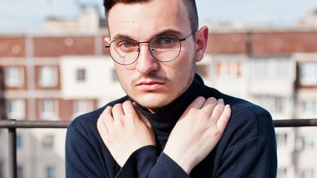man-on-roof-6U7EKRL.jpg
